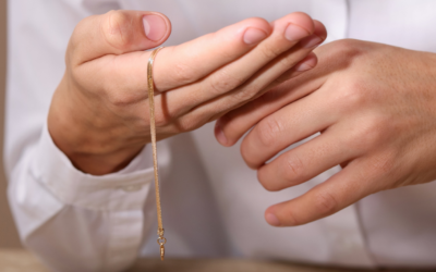 How Is Gold Valued? Understanding Purity, Weight & Market Prices